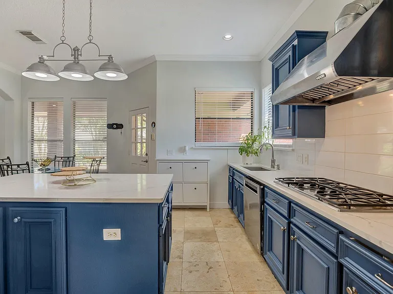 301 Winding Oak Ln S — Photo 7