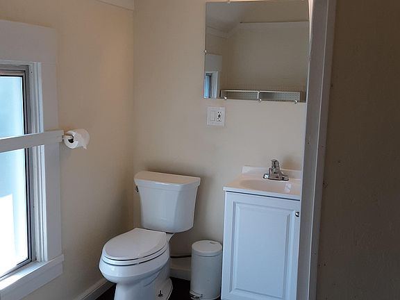 3rd image of 141 NE 59th St #B