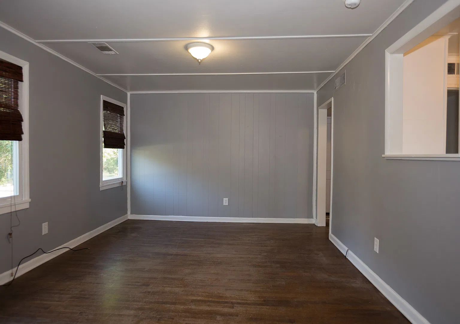 Charming House off Hawthorne Ave! — Photo 3