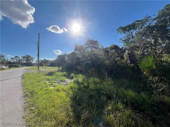 101 Cape Rd NW #8, Lake Placid, FL 33852