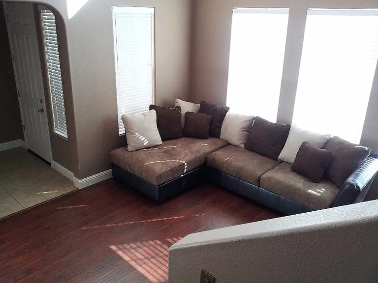11075 International Dr — Photo 2