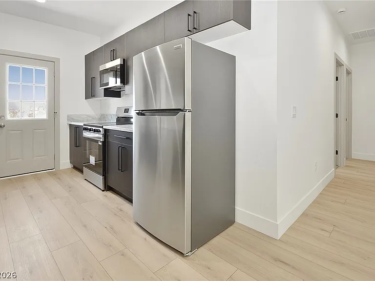 2001 S Dandelion St #2 — Photo 11
