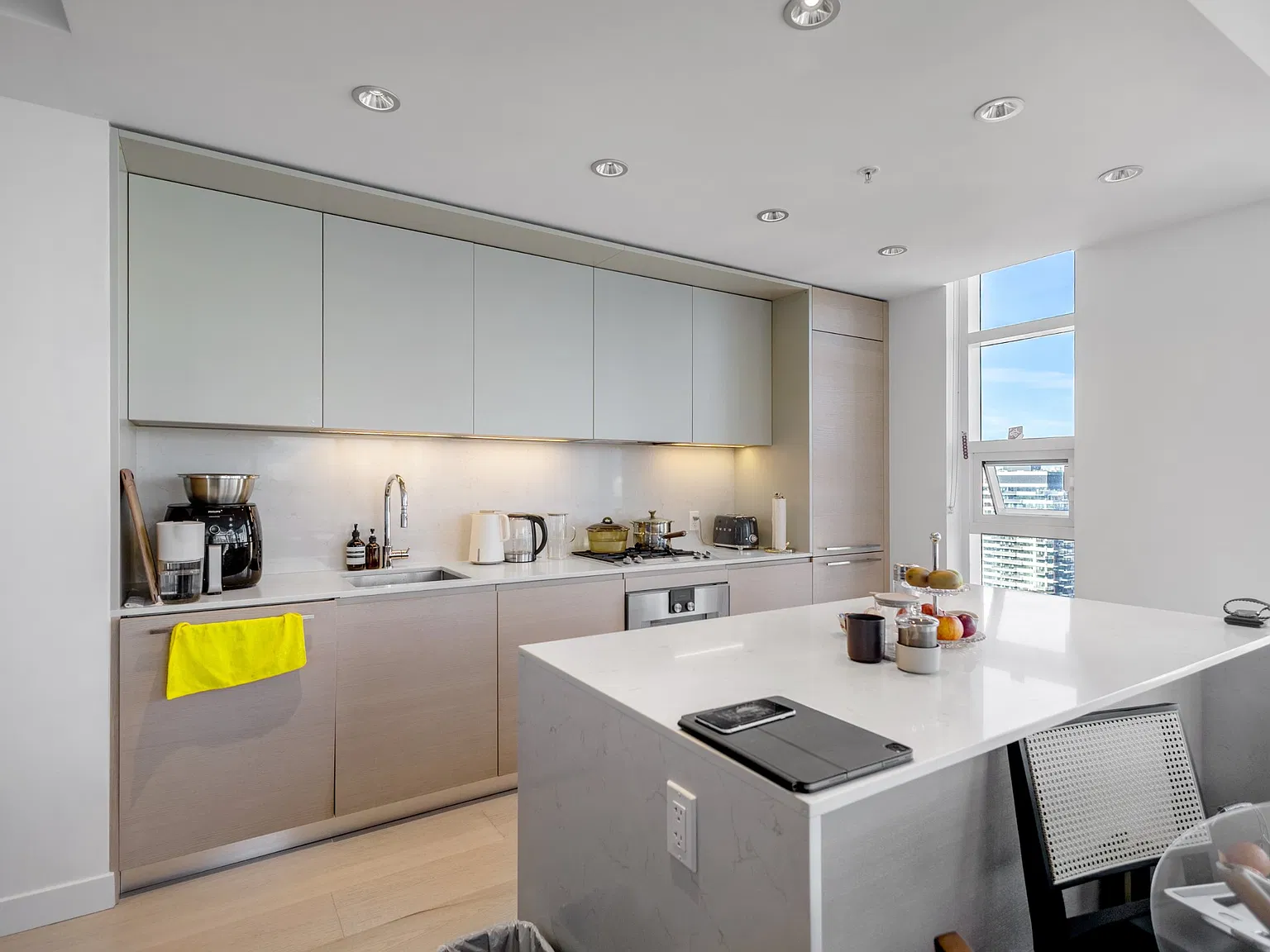 2 bed, 1082 sqft, $5,500 — Photo 3