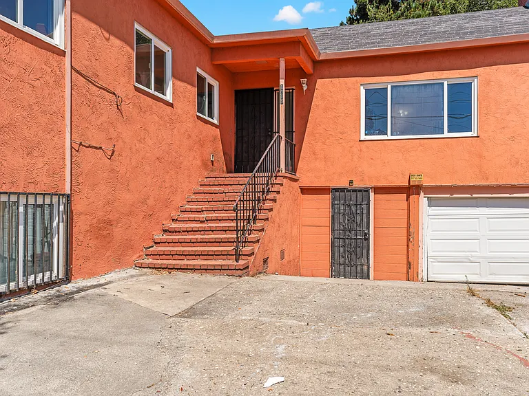 1015 82nd Ave — Photo 35
