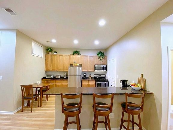 2nd image of 3221 N Sheffield Ave APT 2