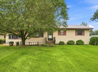505 S Troy Rd, Robins, IA 52328