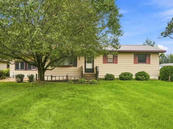 505 S Troy Rd, Robins, IA 52328