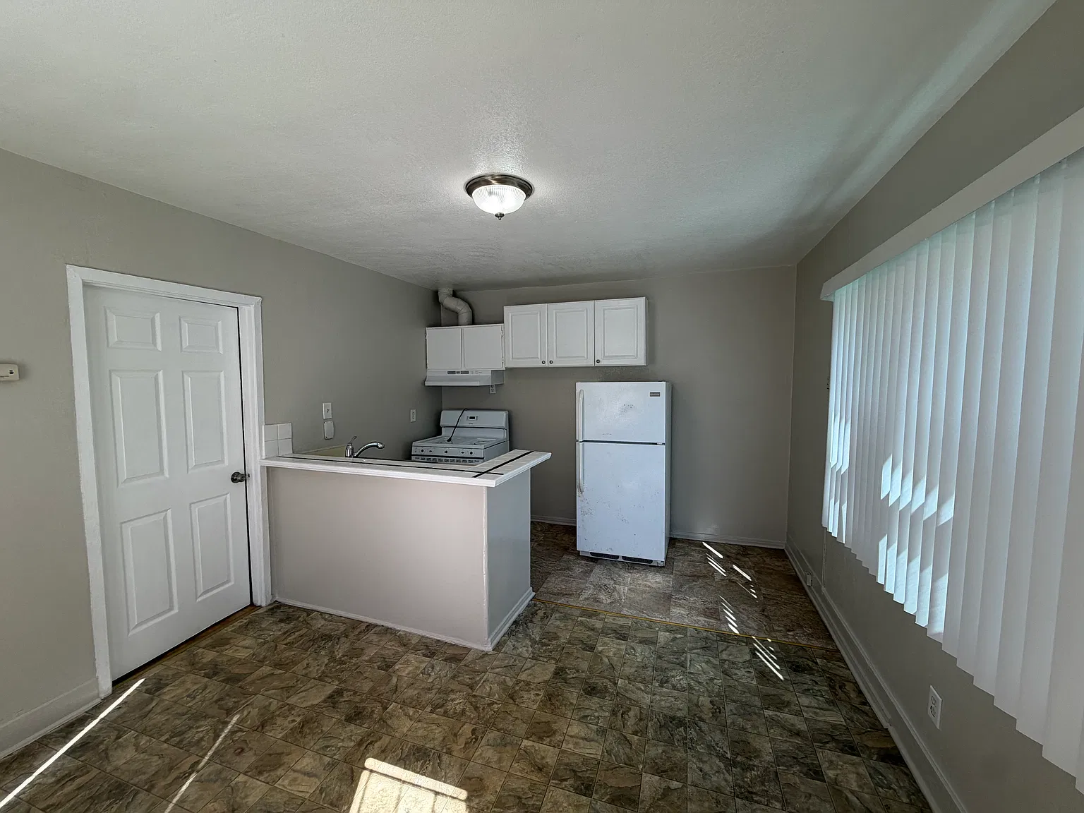 1 bed, 500 sqft, $1,600 — Photo 2