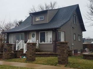 215 3rd St, Aurora, IL 60506