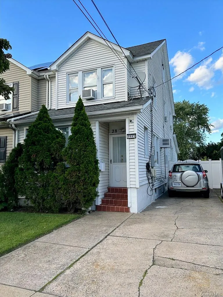 3 bed, 1.5 bath, 1303 sqft, $3,900 — Photo 1