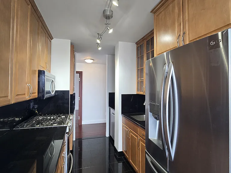 112 One Qns Blvd #19C — Photo 9