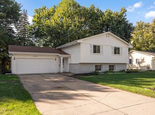 2300 Lamplight Dr, Woodbury, MN 55125