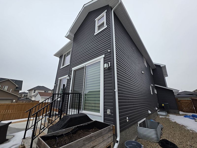 Airdrie Apartment for rent - 5 Bedrooms — photo 3