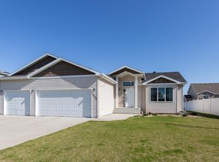 4933 Spencer Ln S, Fargo, ND 58104