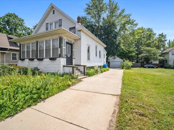 1205 E Oakland Ave, Bloomington, IL 61701