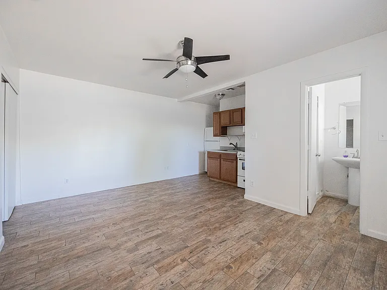 1505 E Harvard St — Photo 6