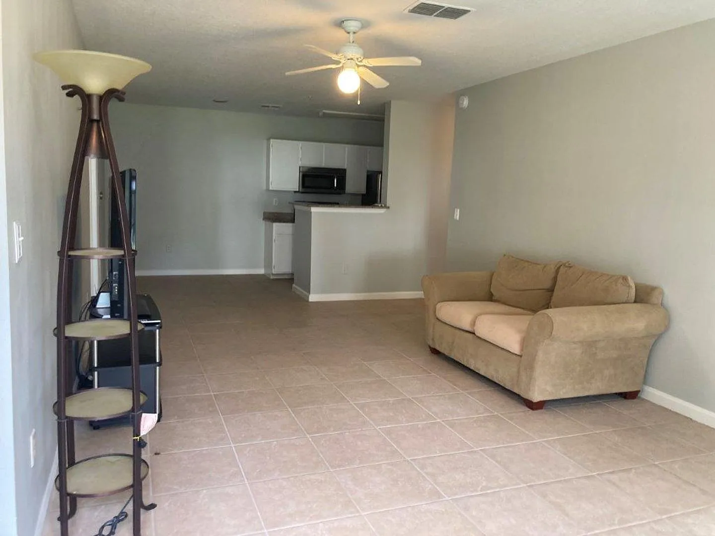 Beautiful 2BD / 2BA Condo Close to Universal! — Photo 2