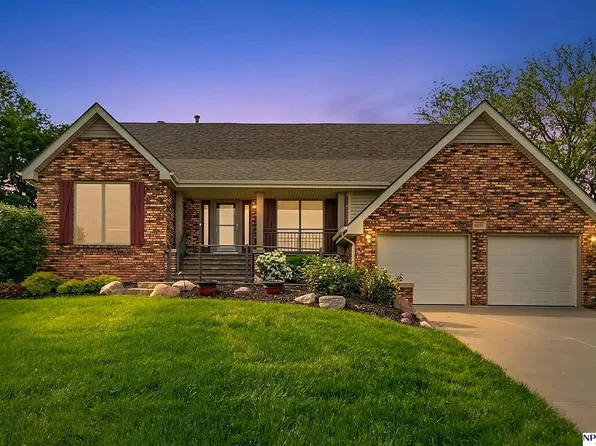 6227 S 79th Cir, Ralston, NE 68127