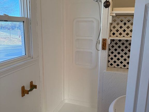 4th image of 4102 Canyon Lake Dr