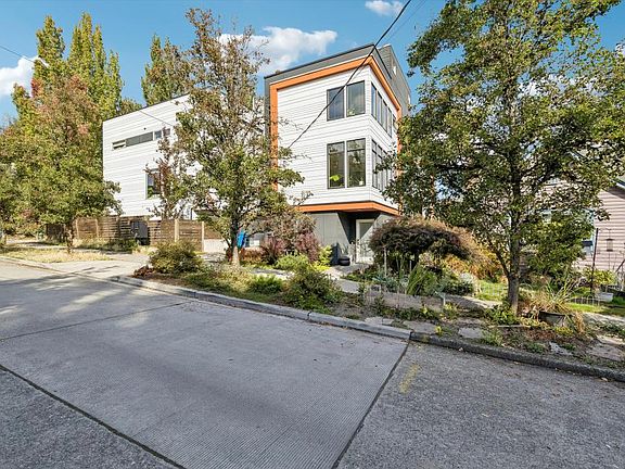 2nd image of 1506 S Hill St