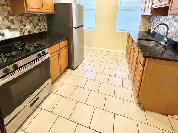 1525 Chapel St #102, New Haven, CT 06511