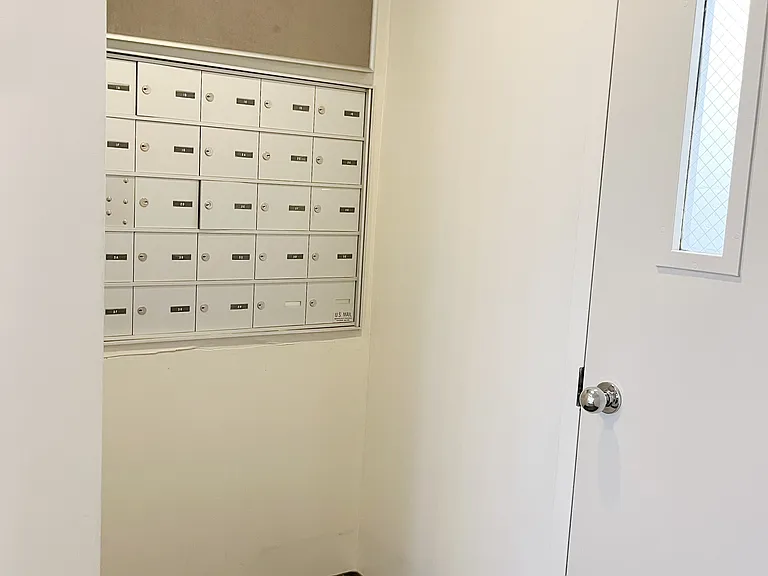 10 Canterbury Rd — Photo 2