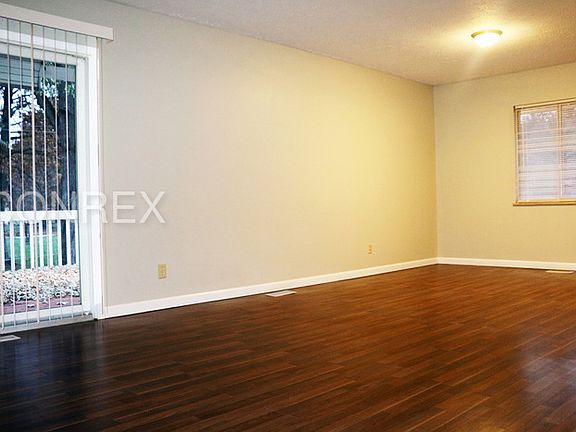 4th image of 835 Pinehurst St