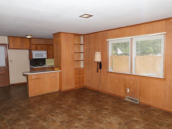 5th image of 610 Vernon Ave