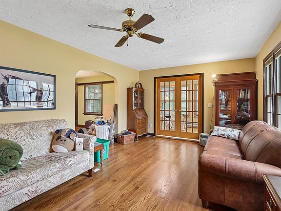 2nd image of 7008 Elmwood Ave