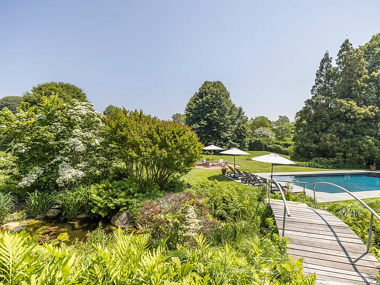 17 Apaquogue Rd — Photo 11