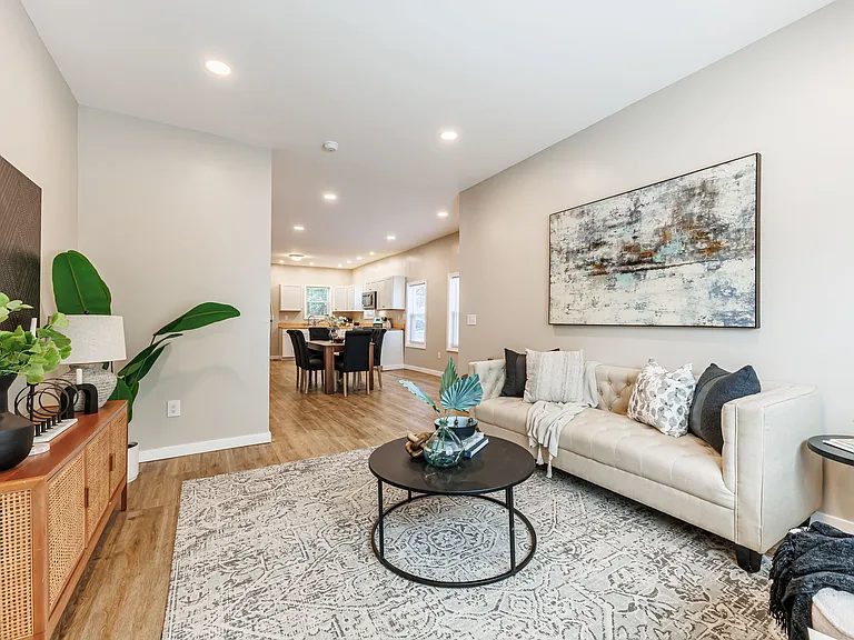 1239 S Plymouth Ave — Photo 3