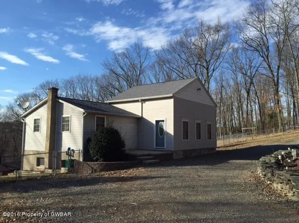 18 Summit St, Dallas, PA 18612