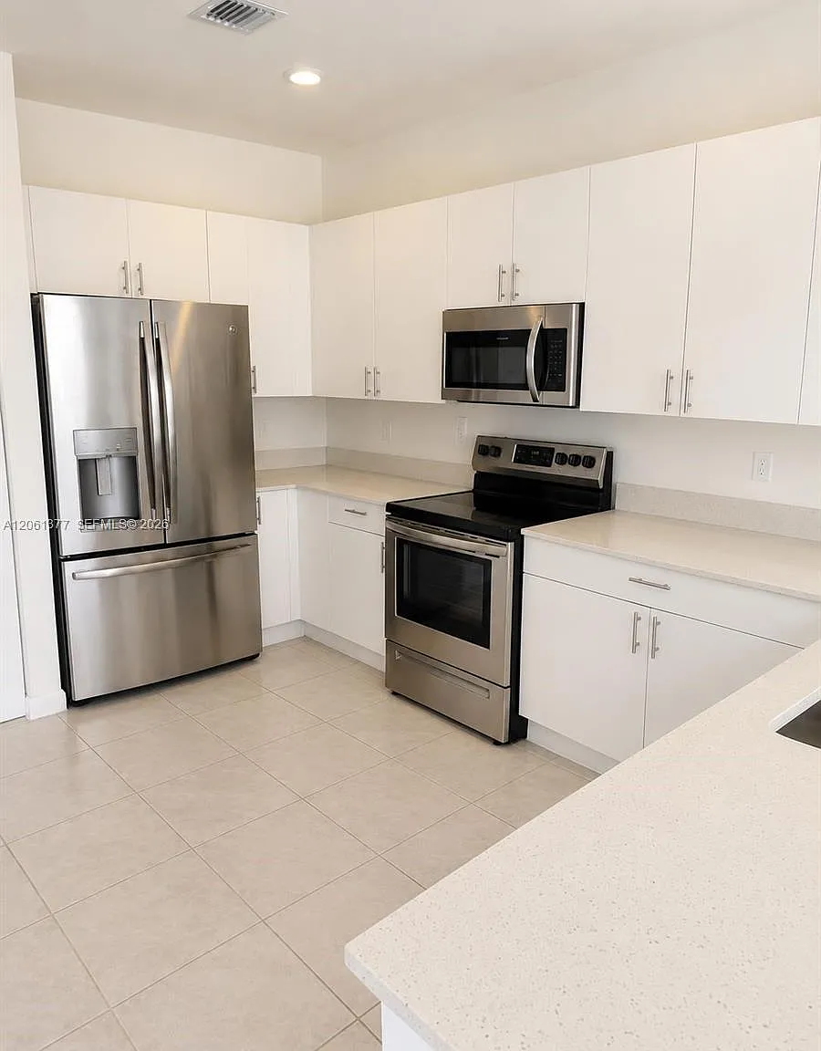 Silver Palm Residential H — Photo 3