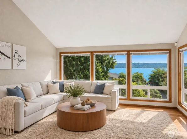 242 W Lake Sammamish Parkway SE, Bellevue, WA 98008
