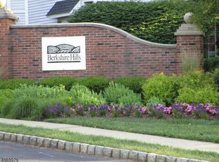 2004 Middlefield Ct #2004, Denville, NJ 07834