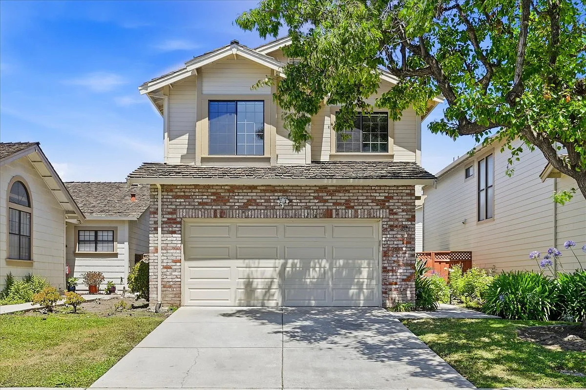 3 bed, 2.5 bath, 1579 sqft, $4,700 — Photo 1