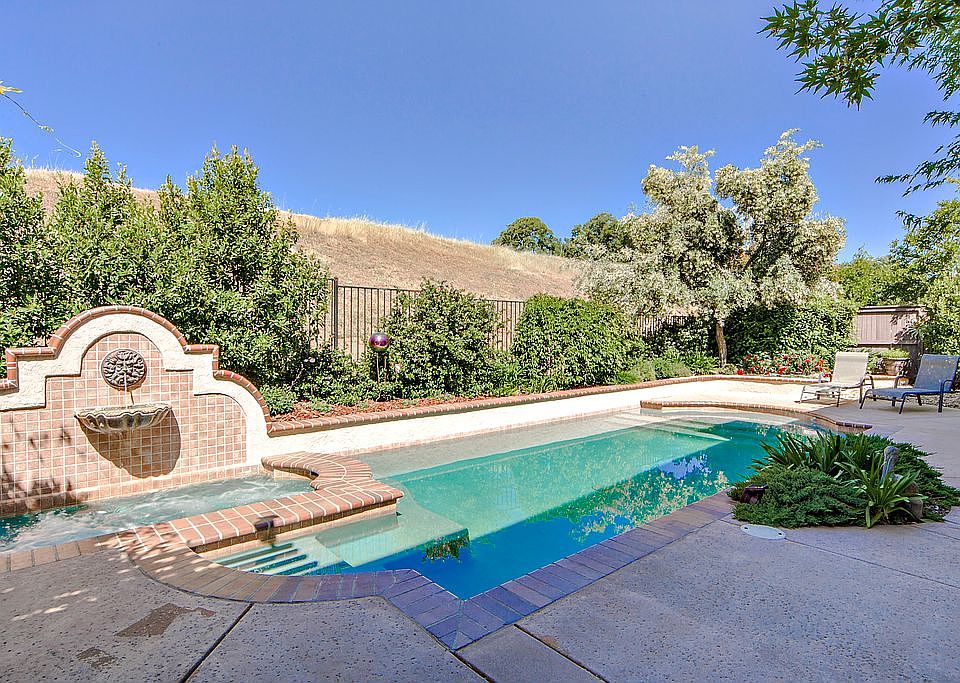2nd image of 4184 Meadow Wood Dr