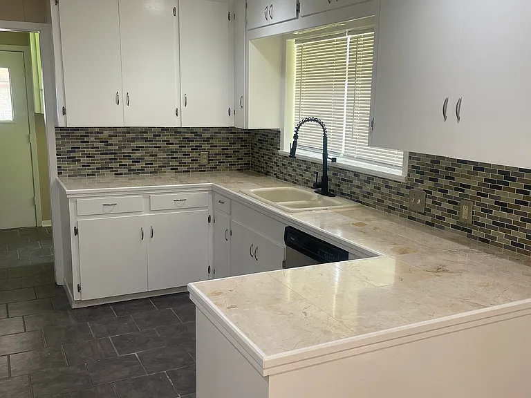 1401 S Broadmoor Dr — Photo 5