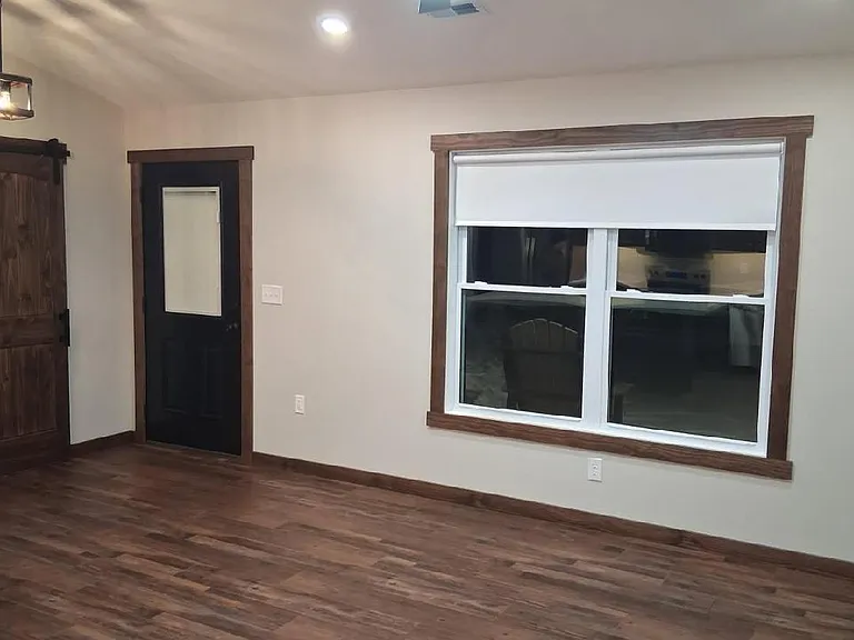 905 W Broadway St — Photo 4