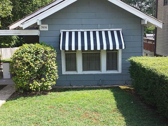 Cottage styiling with front and back yard.