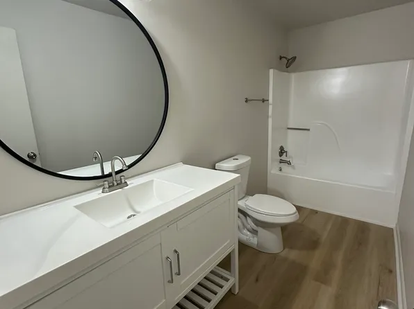 1822 Meadowland Ln APT B, Louisville, TN 37777