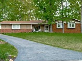 1820 Still Hollow Ct, Chesterfield, MO 63017