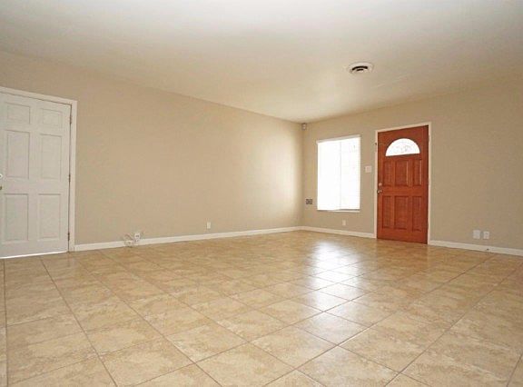 3rd image of 1009 W 132nd St