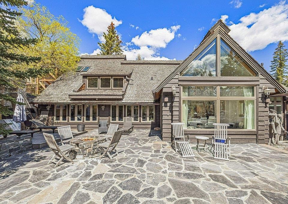 301 S Buffalo St, Banff, AB T1L 1H1 MLS A2049429 Zillow