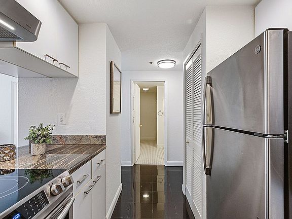 4th image of 201 Harrison St APT 300