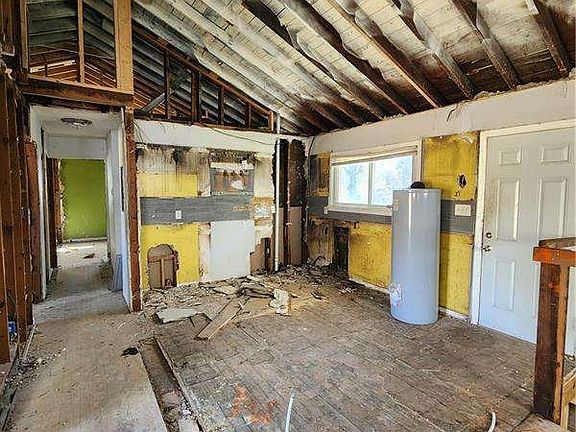 4th image of 2125 Glendale Dr