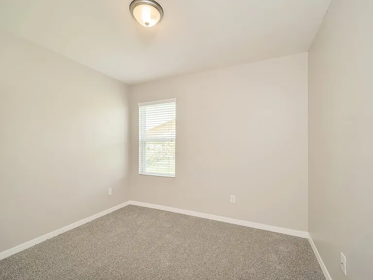 714 SW 6th St — Photo 13