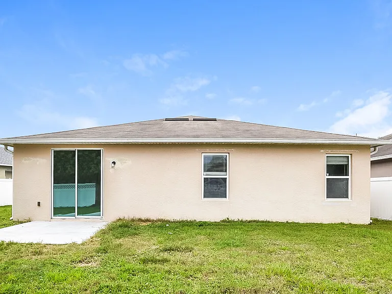 121 Daigledog St — Photo 16