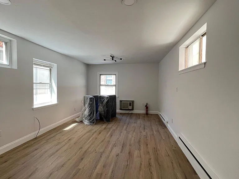 252 S 10th St #2R — Photo 5