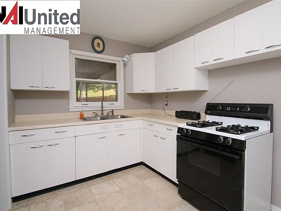 3rd image of 3149 Isabella St